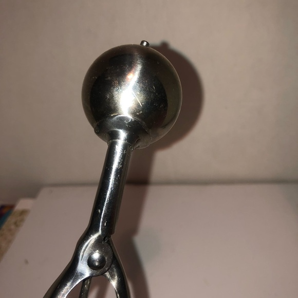 Vintage stainless steel  Ice Cream Scoop- for those warm summer days -used - Picture 8 of 11
